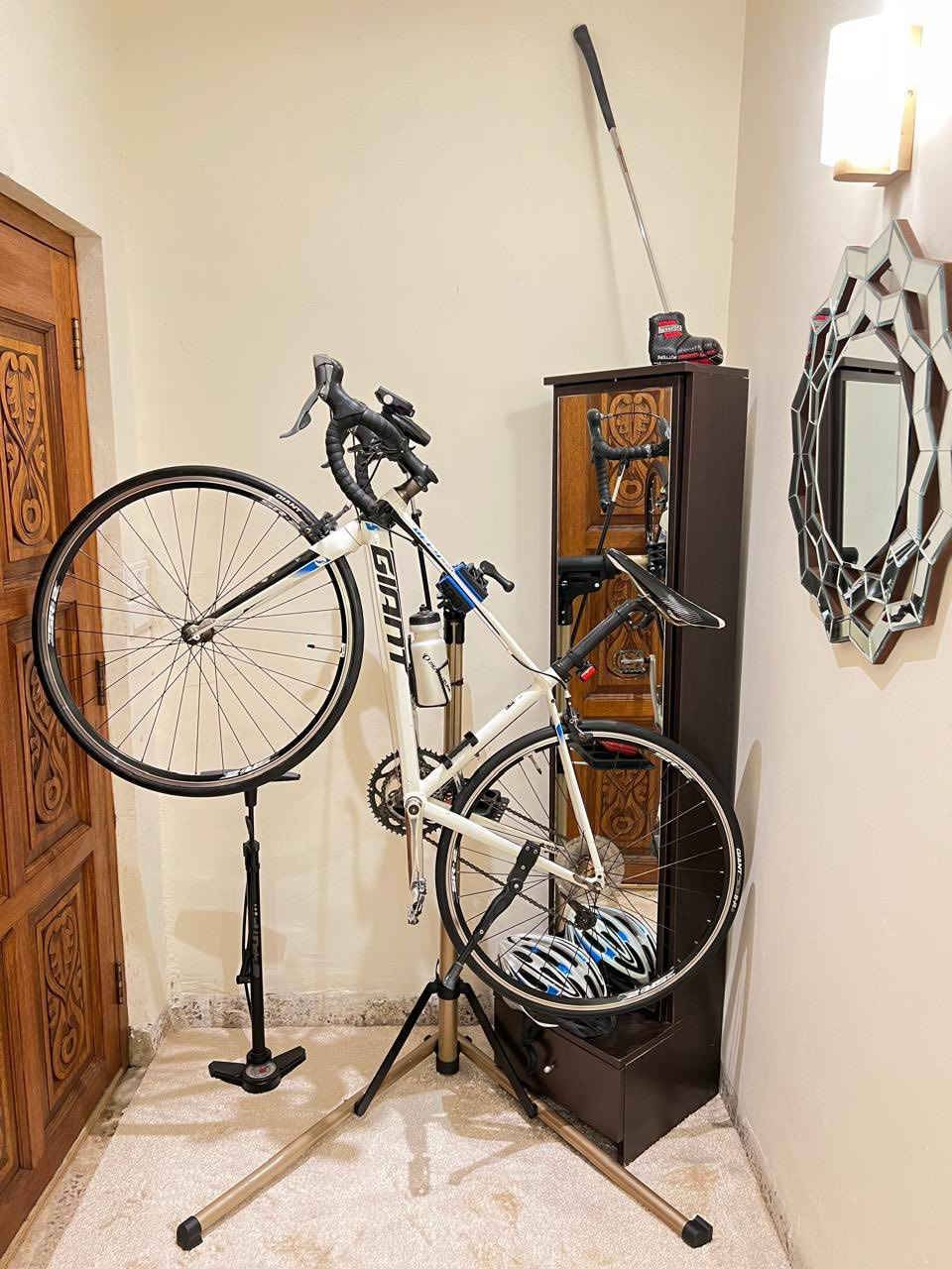 🚴‍♂️ GIANT  للبيع
دراجة أصلية بحالة جيده جدا✔️الشاصي المنيوم 
الماشه +السرج كاربون 
، وتبديل سرعات ممتاز.من شيمانو
جاهزة بدون أي صرف.
علما الدراجه وكاله بدون تبديل اي قطعه 
مال بيت ومطالع بيها مخليها ديكور بلبيت 
السعر 550
مكاني بغداد الغزالية 
‭٠٧٧٠ ٢٥٣ ٨٧٣٢‬
