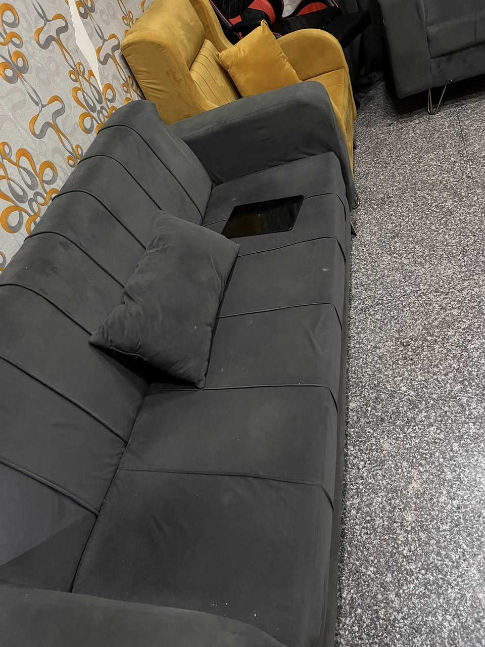 سلام عليكم 
قنفات للبيع عشر مقاعد 
القنفه الجبيره بيها ضرر بسيط جدا القماش شويه مشكوك ووياها الغطوه مالتها
السعر ٢٠٠وبي مجال
مكاني بغداد حي الجامعه


**إذا كنت صاحب هذا الإعلان وتريد حذفه لأي سبب، رجاءا أرسل رسالة إلى الدعم الفني**