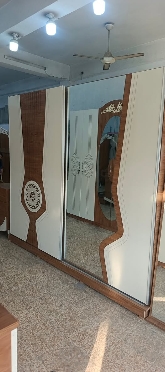 من معرض فهودي الدليمي غرفه تركي سلايت بابين تتكون من 8 قطع النضافه 90%100 معا الشد والنقل مجاني داخل الموصل العنوان موصل سايدين القادسية الثانية قرب مجمع الضمان الطبي مجاور كلاس للستفسار موبايل *********** كورك ***********
