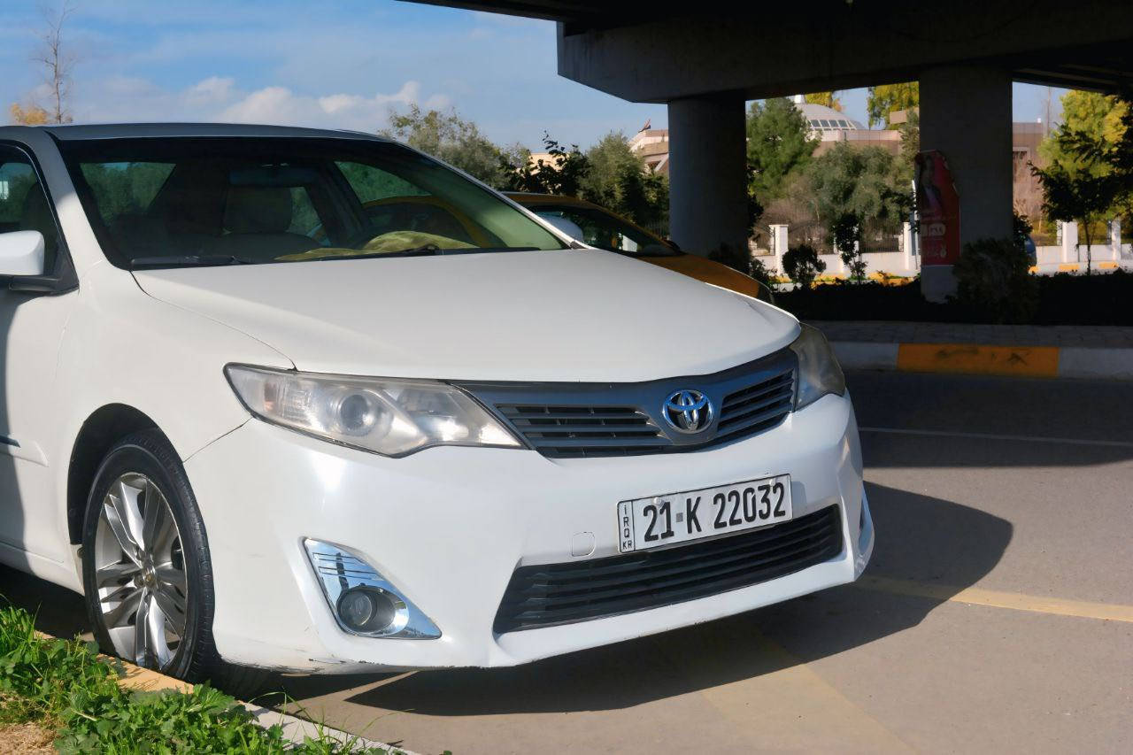 السلام عليكم كامري خليجي ٢٠١٢ سنوية وهزة جديد السيارة بأسمي
 (ماشية ١٦٠ )دفتر بانزين بيها ضررها جامرلغ امامي صبغ فقط اثر شخوط بدون حادث ، كير بلشرط ومحرك بداية صرف (سعرها ١٣٥)  مكاني كركوك (***********)
