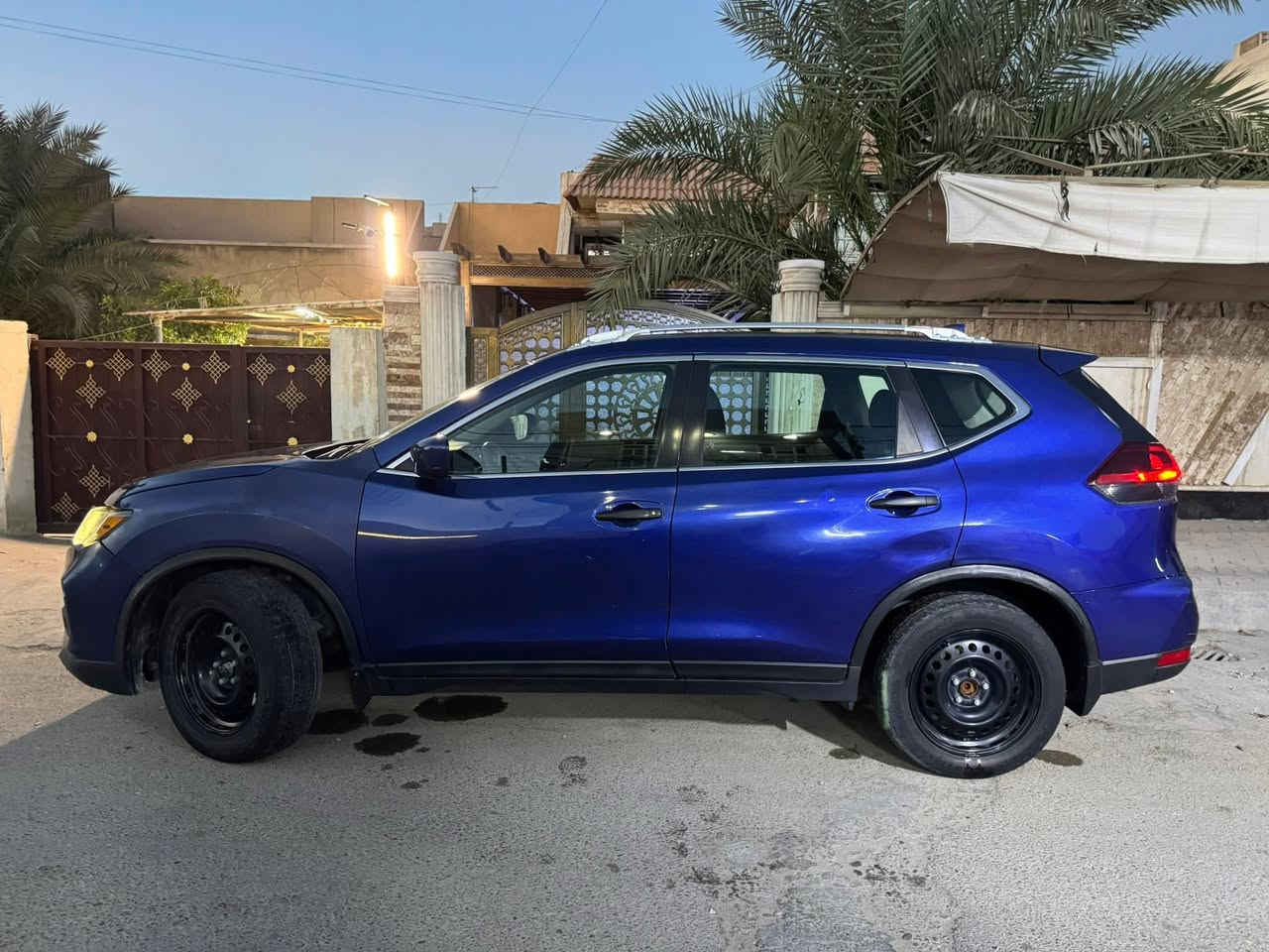 🚗 للبيع: نيسان روج SL 2018
📍 مكان السيارة: بغداد – حي القاهرة
📞 للتواصل: ***********
💰 السعر : 130  ورقة – قابل للتفاوض
📊 المسافة المقطوعة: 140 ألف كيلومتر
🛠️ المحرك: 4 سلندر – 2500cc

⚠️ أضرار السيارة:
• وارد أمريكي
• ضرر في الجاملغ جهة السائق- بونيد مبدل 
• صور الحادث مرفقة مع الصور

📌 تفاصيل إضافية:
• رقم السيارة بغداد مشروع وطني
• باسم المالك تحويل مباشر
• لون السيارة أزرق حبري
