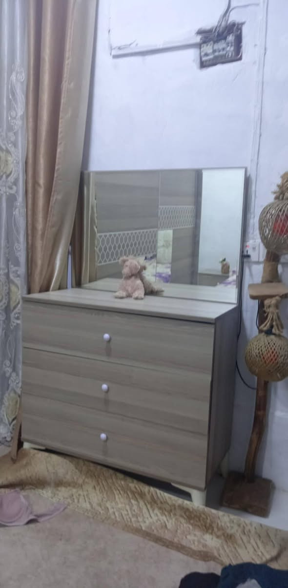 للبيع غرفه نوم سعر 125 قفلها مستعجل علئ بيعتها الشراي يتصل ***********
