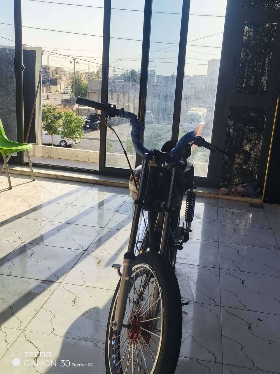 سلام عليكم اخوان هاي دراجه البيع بصراوي كل اغراض صفر تعمير صارل جديد اغراض كل اصليه مو تقليدي بدون مكينه  سعر450بيه مجال شراي تعال خاص مو شراي لاتكسر بسعر حلال ناس ***********الي شراي يخابر على رقم
