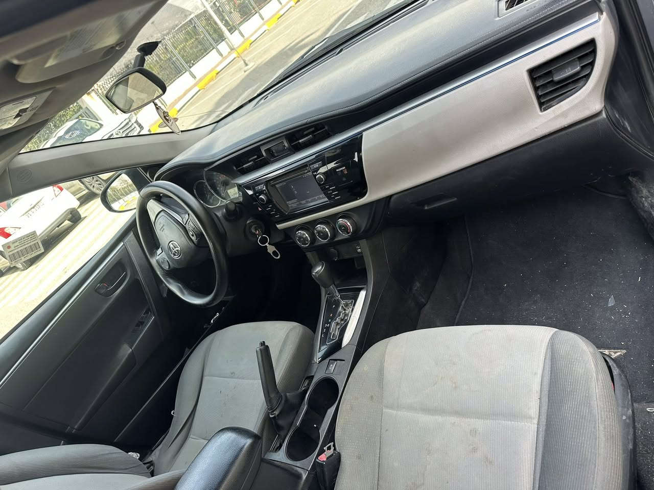 للبيع كورلا S
السعر   88 السياره جديده 
***********
موديل 2016 
تحكم ستيرن 
تثبيت سرعه 

 ماشيه السياره 130 
حجر بلادي 
تايرات جديد 
وياله جديد 
داخل لونين 
بدون ايرباك حادث بسيط
كير مكينه جديد 
السياره بيهه حادث بس بونيد 
بدون دواخل بدون شاصي 
وبيعه ٤ قطع بس صبغ بدون حادث ولقماره هم صبغ اثر جراد السياره جاهزه وجديده 
تبريد ثلج 
رقم أربيل تحويل ثاني يوم 
مكان السياره ديالى خانقين
