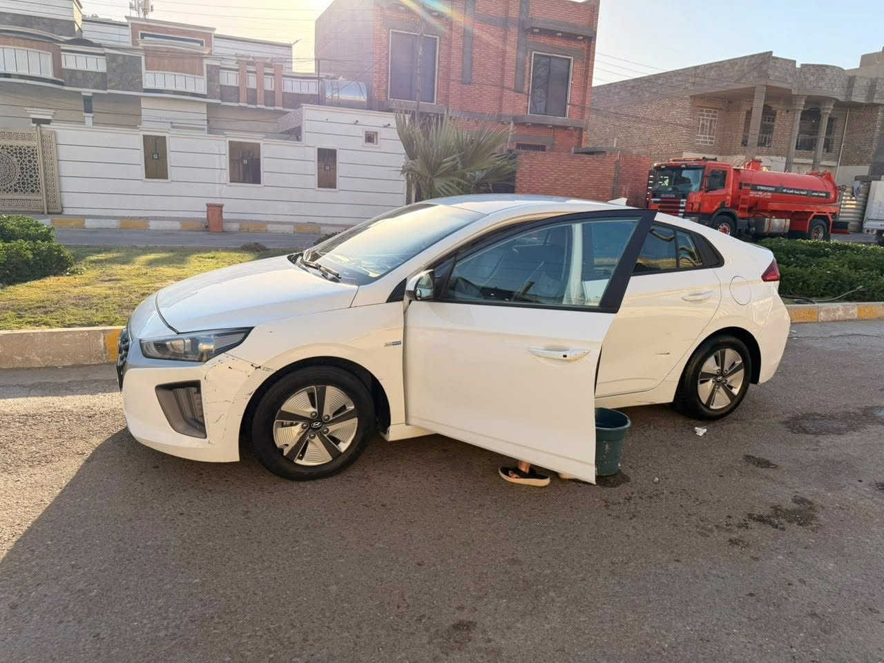 #هونداي-ايونك -موديل -2020
Hyundai IONQ-2020 Hybrid 
اللون ابيض  رقم بغداد مشروع وطني 
بصمه ابواب 
تحديد مسار
شاشة اصلية
زجاج كهرباء 
ثلاث وضعيات للقيادة EV , Eco , Drive
نظام خرائط Navigatio
كاميرا للرجوع للخلف
مدخل AUX - USB
مشغل Bluetooth
تحكم - أوامر صوتية
مانّع انزلاق ( ESB )
حساس ضباب
كشافات ابيض 
رادار تنبية خروج عن المسار
سنتر لوك
اضويه ترحيب بصمة 
العنوان الانبار -الرمادي
السعر 120$ورقه وبي مجال حك الجيه
للاستفسار : ***********
