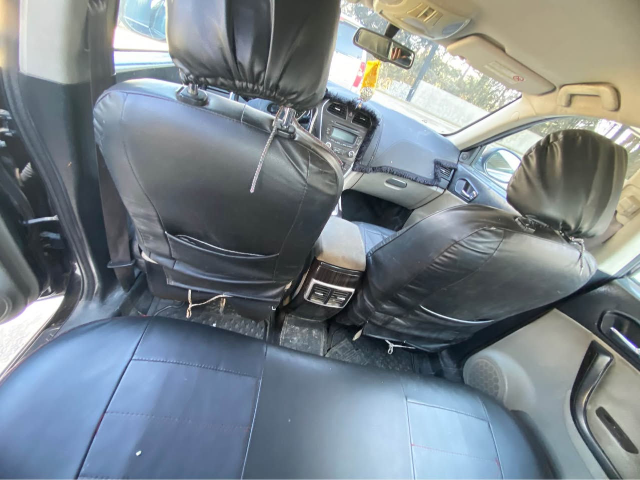 GAC صالۆن  
مۆدێل ٢٠١٧  ڕەشی قەتران 
١٤٩ هەزار ڕۆشتوە گێڕ و مەکینەی نەکراوەتەوە 
ڕەقم باریکە و سەنەوی تا ٢٠٢٩ تازەیە 
بەناو خۆمانەوەییە 
دەفتەر بەنزینی لە گەلە
نیو بۆنینتی بۆیاخە  
سعری ٧٣$  
شوێن سلێمانی
***********
*********** السليمانية, العراق
