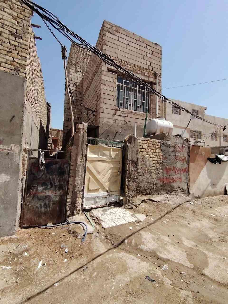 بيت البيع نجف براكيه شارع علكم خلف شارع حاتم الخير سعر 12 وبي مجال.  ٥٠متر.    ***********
