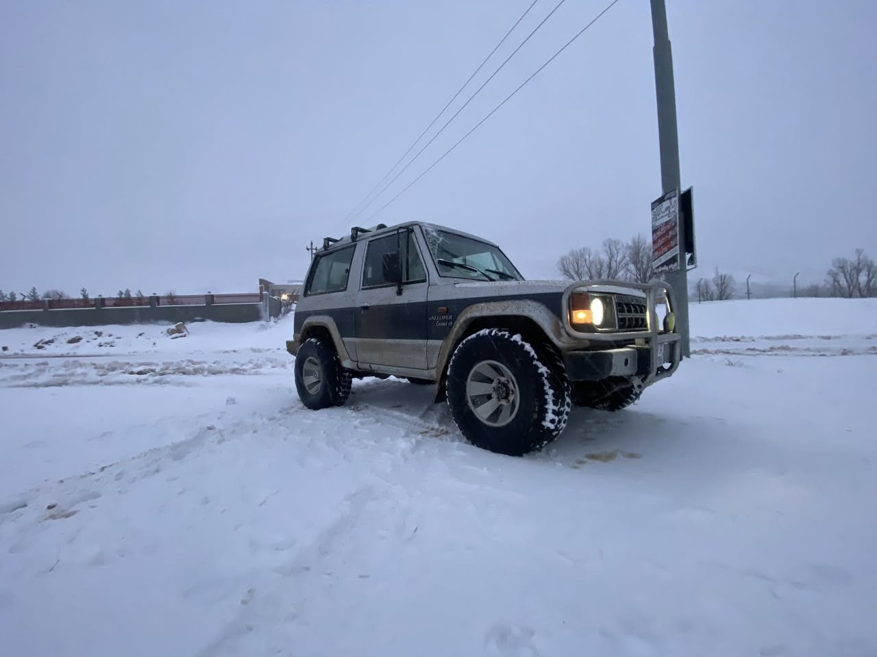 سلام عليكم    ربع.    ابلادي محرك ٣٠٠٠V6گير اتوماتيك. دفع رباعي  تبريد تدفئه   كاربائيات كلو شغال  تخم تاير. بالون عريض   رقم إنجليزي لغايه ٢٠٣٠. بسمي. مكان سليمانيه.  سعر.  ٦٥  مجال قليل.    بدون صبغ ضرب   ***********.
