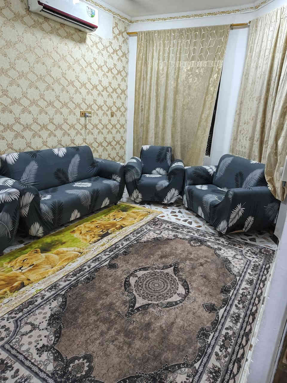 السلام عليكم بيت في حي الحكيم نزلت عميد جادر البيت غريب على صفحه الدبيه
المساحه 100 متر الوجه 5 نزال 20
البيت بنا طابوق ، مرقم بلديه
يحتوي على غرفه نوم وصاله مطبخ استقبال صحيه الداخليه الخارجيه الاستفسار اتصل على الرقم***********
