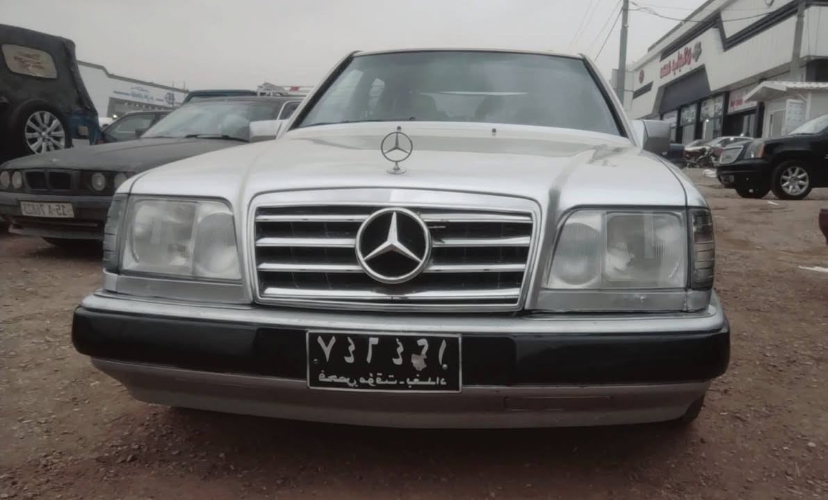 سلاوي خوا لةهةمو لايةك
مارسيدز بؤفرؤشتن 
مؤديل ١٩٩٣ بةيبي 
گيرو مةكينةي دونيو بةشةرت هزار فيتر 
نمونة لةجواني 
مالي دؤست 
يةك هزار مةسروفي تيانية 
سيارةتة تابليي خاوينة 
يةك تةقةو رةقةي تيانية 
هةمو گياني بةشةرت 
شوين كةلار 
ادمين ❤️🌹
***********
