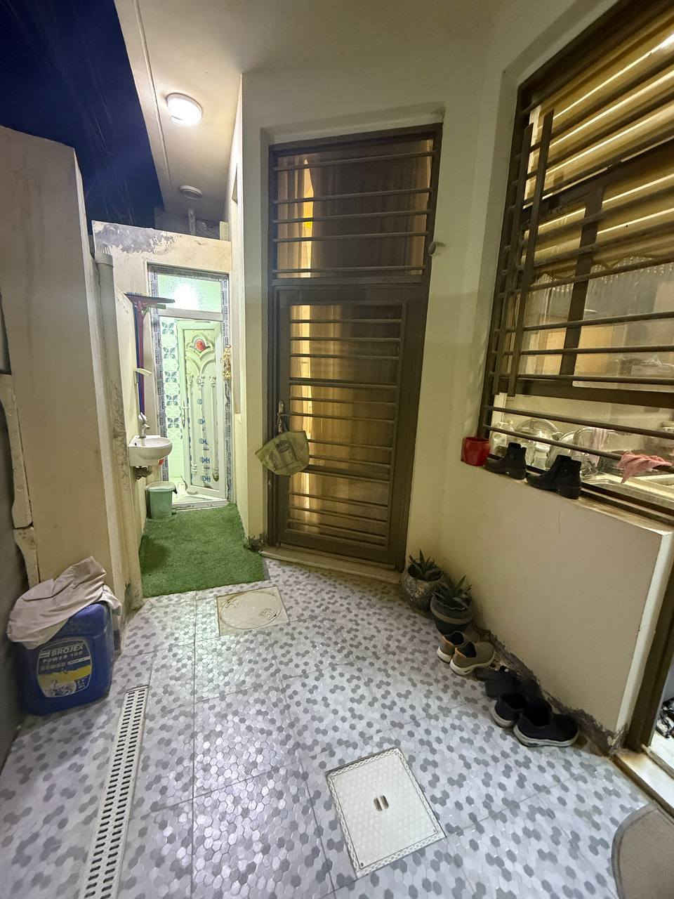 دار للبيع في حي الصحة قريب الكورنيش خلف سنتر ليمونة
مساحة 100 م طابو زراعي سند 25 تحويل السهام مباشرةً  باسم المشتري بناء حديث 2024 درجة اولى الطابق الأول مرمر و الطابق الثاني بورسلين درجة اولى مع نظام كهربائي حديث (شارع مبلط)
يحتوي الدار على صالة و هول و مطبخ و غرفتين نوم و ثلاث مجمعات صحية . 
للاستفسار الاتصال على الرقم 
***********
او مراسة عبر ماسنجر او الواتس اب .. مع التقدير
