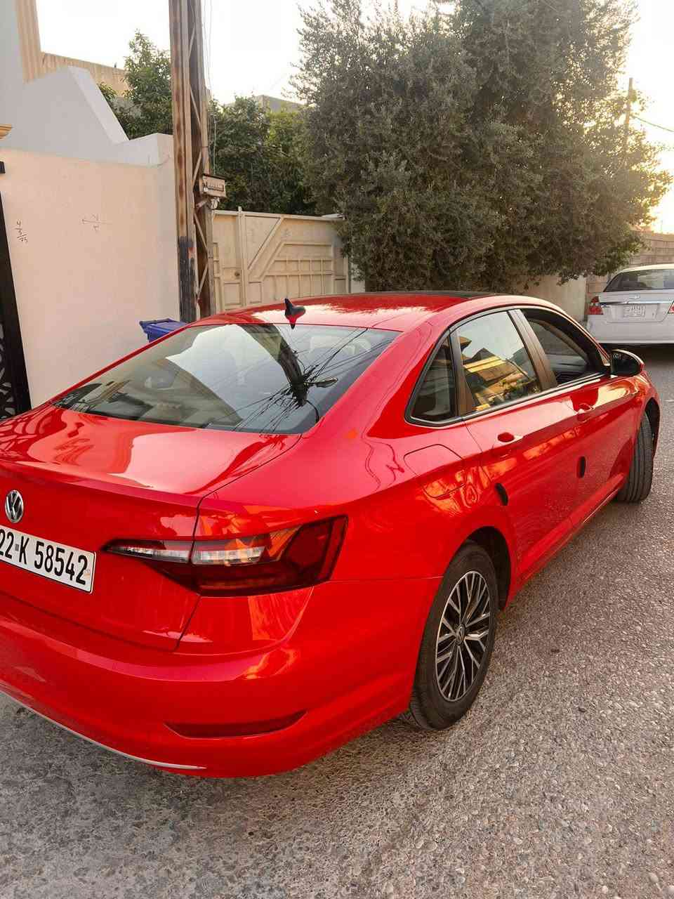 للبيع فولكس واكن جيتا
‏‎جيتا se  2019
رقم اربيل 
‏‎فول مواصفات 
شرط راديتر بلادي
‏نكدر نكول بجم كبس وشرط سياره كلهن على بلاد
بيها فقط بونيد صبغ و دوسه سكن للتكمه داخلي رش فقط 
                                                                      ماشيه 94 mil مايل 
‏‎محرك14 توربو 
‏‎بانوراما - رادار أمامي خلفي مراية - بصمة  
‏‎كشن جلد -- كاميرا 
‏‎شاشة CarPlay - لايت و بكلايت كل بيلادي 
‏‎لايت اوتو - اوتو ستارت ستوب - اوتوبريك 
‏‎نيظام اقتصادي و كومفورت و سبورت 
‏‎كير محرك و كهربائية بشرط 
حادث فقط بونيد و دوسه سكن رش للتكمه داخلي بدون ضرر بدون اي دواخل
‏‎شاصي و دواخل. بجم كبس شرط
‏‎ رقم  كله جديد
سعر خاص او علق اي شي يجيك سعر

مكان سيارة كركوك 

☎***********
