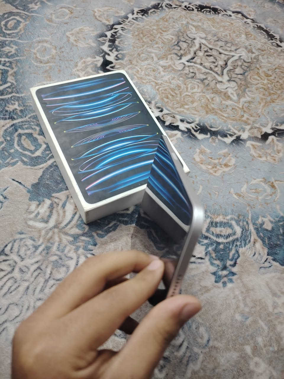 ايباد 11برو m2 ذاكره 256 بطاريه 90 نظافه 98%بس ضربه ب شاصي وضربه خفيفه م مبينه مثل مموضح ب صوره السعر 750 وبي مجال بسيط العنوان ديالى بعقوبه للتواصل ***********
