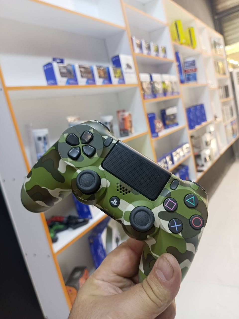 مركز شام للألعاب الالكترونيه 
يتوفر لدينا توصيل لجميع المحافضات 

جوستك PS4 اصلي بلادي ضمان اسبوع تشغيل السعر(25000) فقط كميه محدوده 

العنوان 📍 الرمادي شارع السينما فرع الرابع يسارا مقابل كهربائيات مصطفى العبيدي 

***********

ياشباب الي مشتري من مركز شام من جميع المحافضات يعلق ب ضمير عن النظافه والمصداقية واهم شي الاسعار

