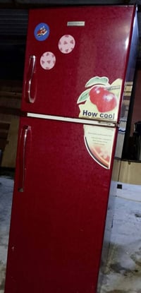 ثلاجة حجم وسط • شغالة ع الفحص • قرية مختار