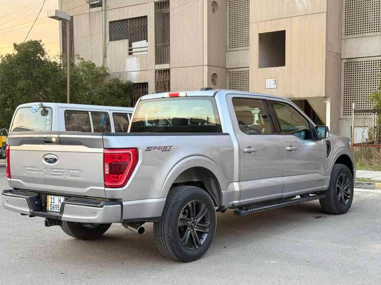 ﷽

‎‏‎ ⚜️للبیع

‎‏‎‏⚜️ FORD F-150 XLT ⚜️ / 2023
للبیع فورد F-150 ⚜️

لون ; رمادي ممیز🪽

مودیل ; 2022

مواصفاتها XLT : سبورت السياره👇
محرك: 6 سلندر 🔥🔥
محرک:3.5 دبل توربو ⚜️
باب طويل بدي قصير 
كشنات كهرباء 
قاصه دشبول
بريك بصمه
سبير منازل
لايت  LED 
اوتو ستوب 
شاشة الكتروني 📱
التحكم في وضعيات القيادة 🔥
رادارات (خط مسار * جانبي * خلفي)☑️
تخم حساس ✅
كاميرا خلفية🎥
ويل كروم اصلي 🛞
رادار توقف ذاتي 
بلجكتور ليت بيلادي ◽️
تحديد مسار 🚦🚥
شاحن تايب سي ⚡️
سستم شاحن الایفون 📞
شاحن 🔌 USB

السياره جديده 

 السیارە ماشیە ٣٤ ألف   

السیارە حادثها بجم بس وصلت العراق محرك شغال وتمشي. 
البنيد مبدل نفس اللون جاملغ ايسر مصبوغ والباب مال السائق والخلفي على ربع الباب أو شويه اكثر صبغ بسبب ضربه خفيفه والجاملغ الايمن بالحافة الفوك صبغ قليل جدآ📌

سعرها: ٢٩٨ وبيها مجال

للأستفسار الاتصال على ; *********** بغداد, العراق
