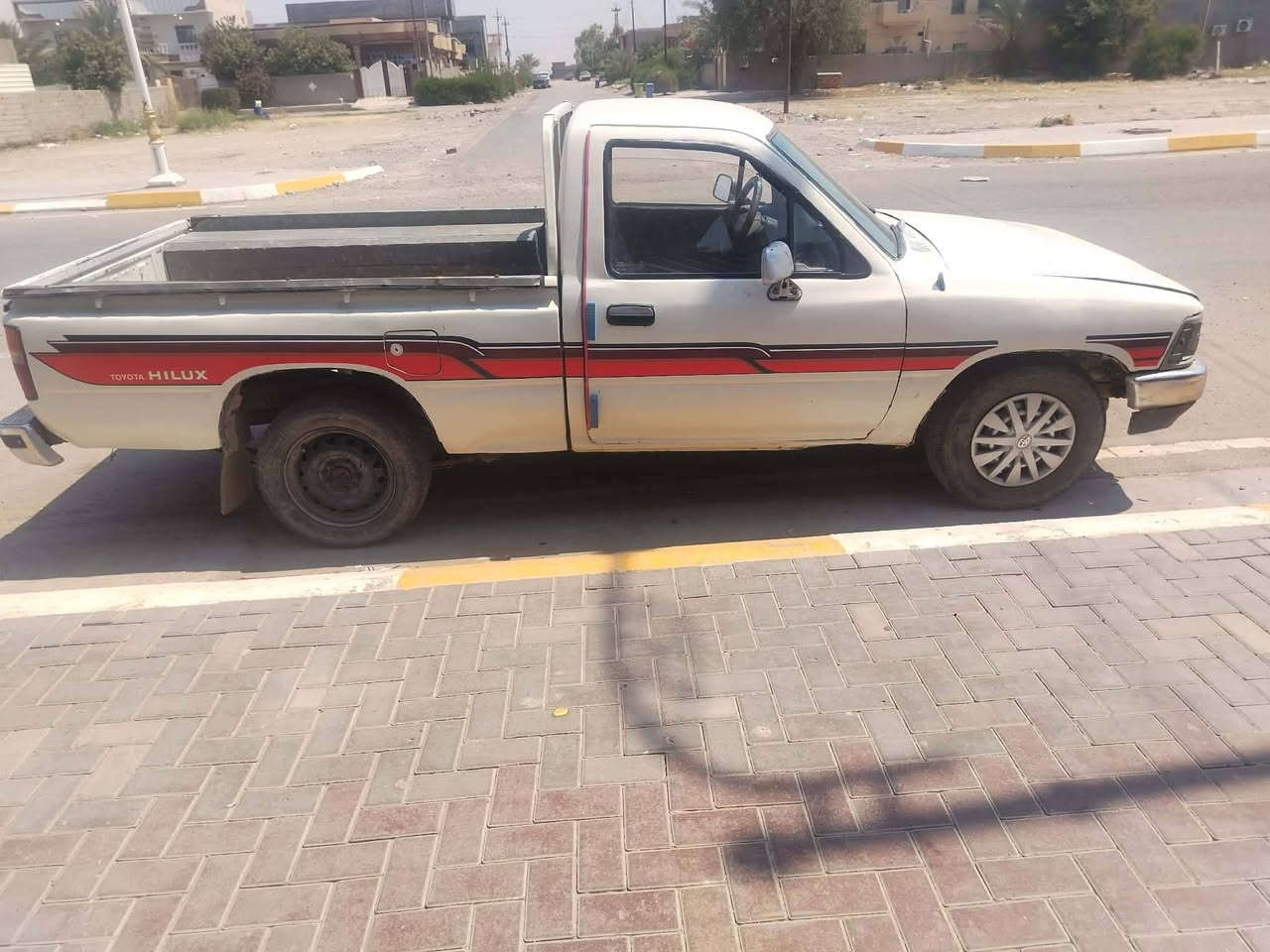 السلام عليكم للبيع سيارة بيكم تيوتا موديل 1990 سيارة جاهزة من كلشي باتري جديد وتخم تاير جديد السيارة جاهزة مانقصة كلشي ونكرة سلف السعر رايدة 38 وبية مجال قليل للطيبين مكاني محافظة صلاح الدين مركز ناحية الاسحاقي  هاذا رقم صاحب السيارة ***********
