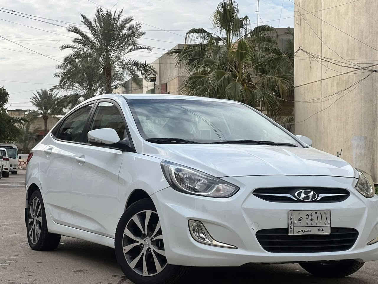 لام عليكم
اكسنت 2015 خليجي نص فول  
المواصفات 
 تحكم ستيرن 
شاشة 
اشاير بالمري
كامرة خلفية
تدفئه +تبريد
محرك 1600دوش 
ماشية 59km 
بيها اماكن بارد 3 موضحات بالصور 
الباقي كفالة عامة السعر 90 وبيه مجال مكاني بغداد الاتصال هـنا 
***********‬
