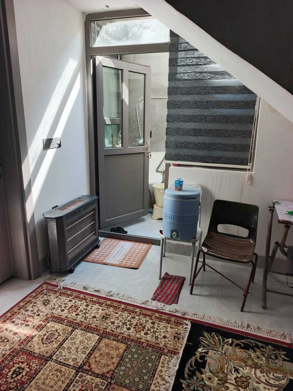 بيت للبيع خانقين 7نيسان حي الموظفين مساحه125متر بناء حديث طابقين نوع العقار(طابو صرف ) مسحوب عليه اسكان بناء طابقين عدد غرف نوم4
استقبال هول خطار مطبخ 2حار بارد حمام صحيات 2
السعر عل خاص رقم الهاتف***********
