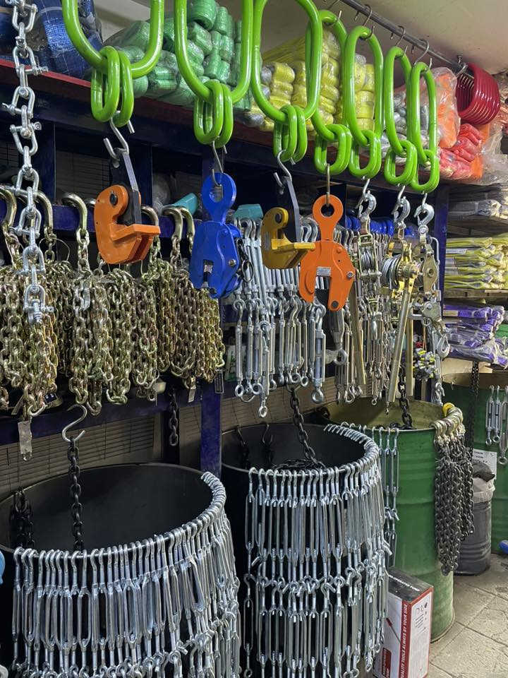 محلات الميناء  Harbor Shops🏗️⛓️
يتوفر جميع ادوات الرفع والسحب 

زنجيل رباعي -قايش سحب ورفع -بكرات يدويه-ماسكات حديد -زناجيل فولاذ -سكرو سحب - ريجر-راجز حبل-راجز بومة -
وجميع انواع الادوات 🛠️

🏗️ ضمان وجوده ممتازه
🏗️اخصاص ادوات الرفع والسحب 
🏗️توصيل جميع محافظات العراق 5 الاف توصيل سريع🚚
☎️***********
📍بغداد باب الشيخ 
👤مصطفى
