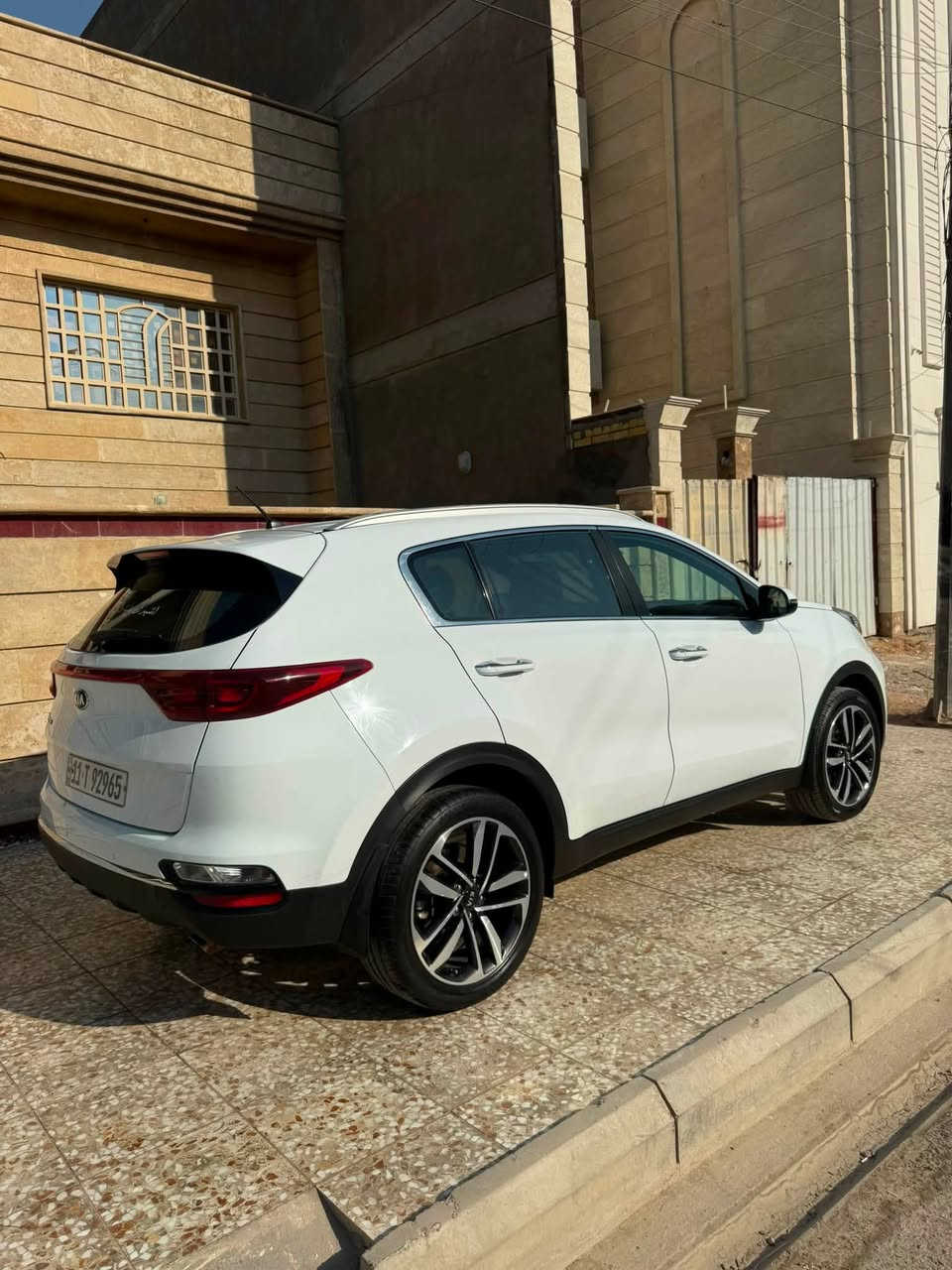 السلام عليكم شباب من رخصت اخونا الادمن المحترم عندي هاي لاسبورتج 2020 خليجي دولية كفاله من الصبغ بيها بارد باب خلفي فقط السيارةً كلش جديدة ماشيه 57 الف بسمي رقمً بغداد عارضها 184 او بيها مجال مكاني بغداد حي القاهرة ***********
