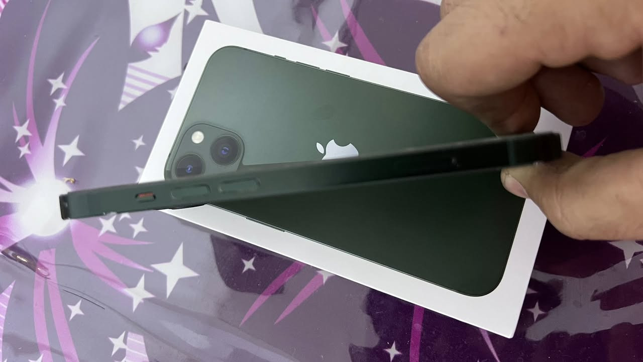 السلام عليكم.. للبيع آيفون 13 عادي، الجهاز من ناحية المظهر والنظافة (مثل ما موضح بالصور).
• الملحقات: الكارتونة الأصلية موجودة.
• نسبة البطارية: 77% (أصلية ولم يتم التلاعب بها).
• الحالة الفنية: الجهاز شغال تمام وبدون أي عيوب مصنعية أو تصليح سابق.
• السعر: 350 ألف دينار (سعر نهائي وقفل).
📍 المكان: بغداد - الكرخ - السيدية .
للتواصل والاستفسار، يرجى مراسلة الصفحة أو الاتصال على: [***********]
