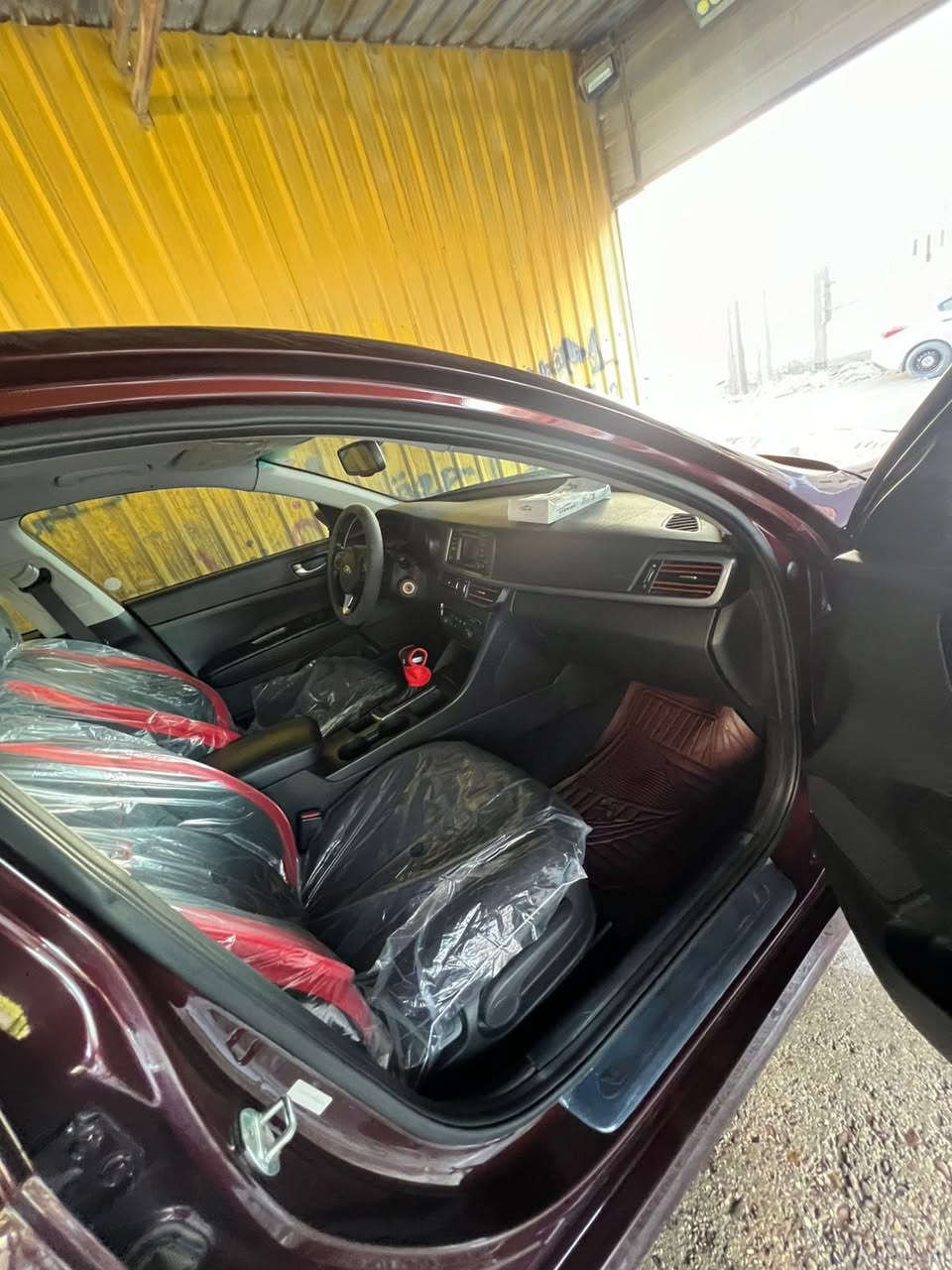 ٢٠١٧ رقم أربيل مواصفات عاديه 
مكينه كير صدر تبريد مكفول 
حادث جاملغ و بنيد بدون دواخل و بل عراق قلق جنطه 
اشاير بل مري شاشه زغيره 
مكان السياره الدوره حي الصحه 
***********
السعر ١٢٣ وبيه مجال
