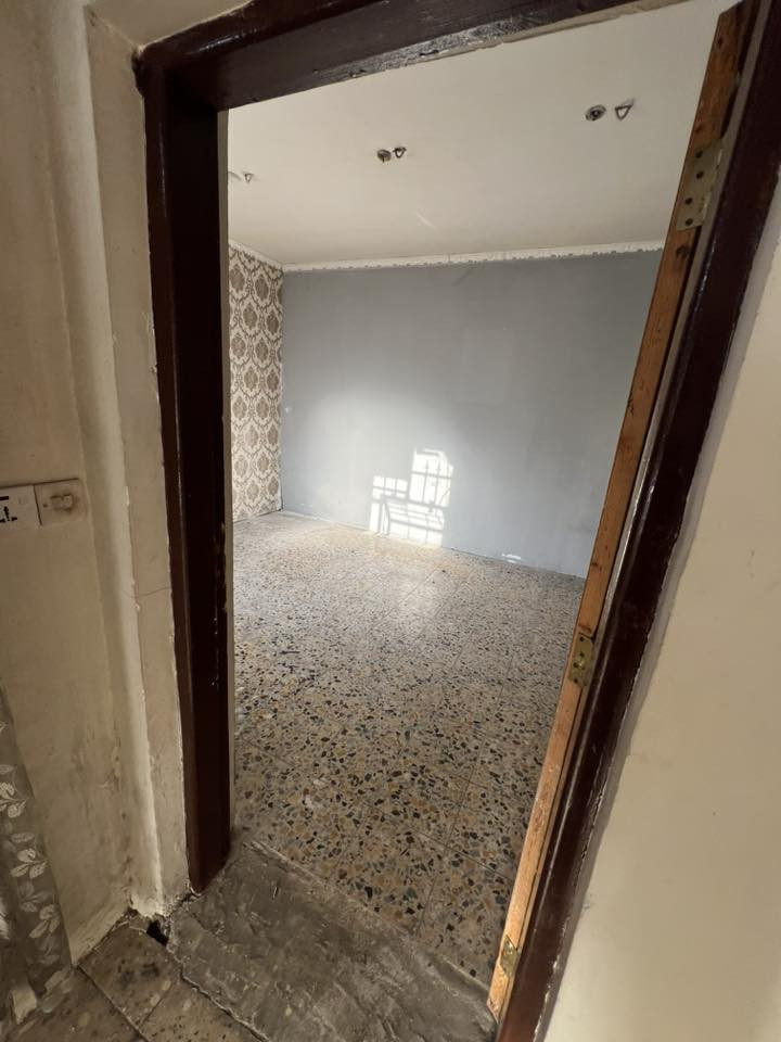 السلام عليكم يوجد مشتمل للايجار
بضهر مكتبة سومر مباشرتاً  رابع بيت عن الشارع
يحتوي على صالة كبيرة ومطبخ وصحيات وغرفة نوم في الطابق الثاني بيت مرتب ومنطقة هادئة جدا بسعر رمزي ومناسب 
للاستفسار ***********
