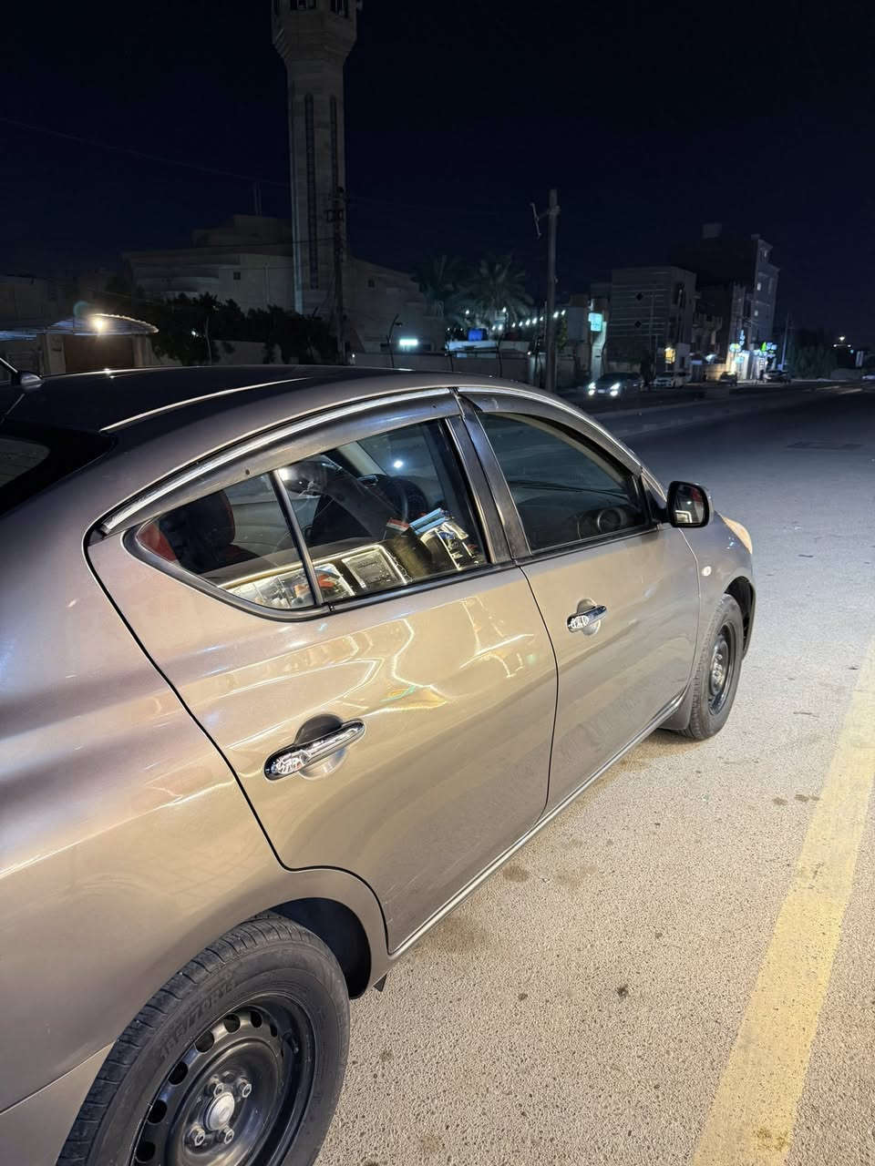 نيسان سني خليجي هندي 2019 سياره صدر حداديه جديد  شاشه. السياره فقط بيها بارد ثنين اقل من شبر السعر 100 ***********
