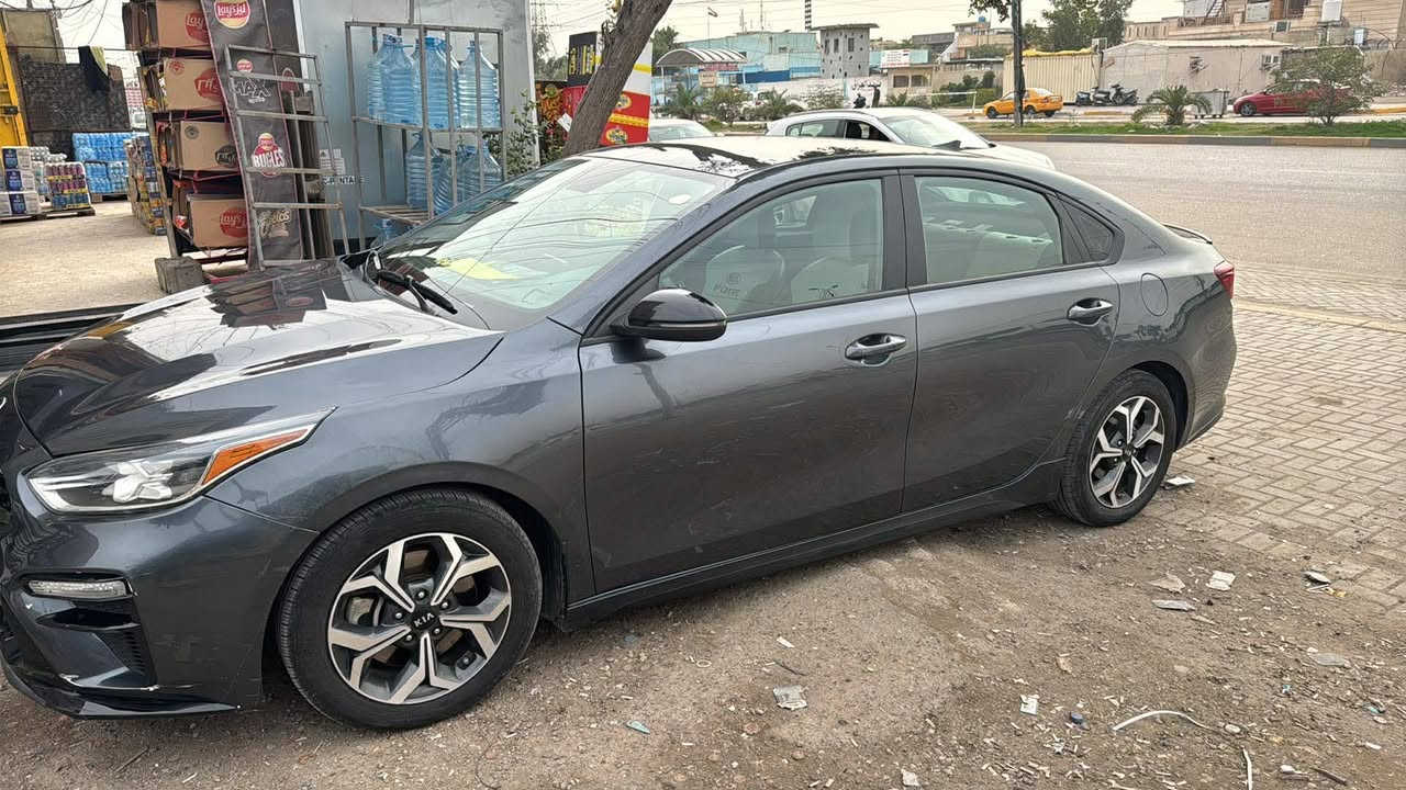 السلام عليكم كيا فورتي  جيتي لاين سيارة فول عدا الفتحه 
بصمه 
اشاير مري
 رادارت 
 تدفئه تبريد
 رقم بغداد معوقين باقي  اقل السنتين 
 وتصير حرة
والمعوق موجود اتعهد الك بالوكالة والاصوليات  والتحويل تجي تكلب وتشوف واكعدك وي  المعوق واتكفل الك بكل الاصوليات 
 سيارة موديل ٢٠٢١ لون رصاصي رمادي حادث أمريكا امامي بسيط ما واصل شاصي   بيها بنيد صبغ ودعاميه اماميه وجاملغ سايق بي بارد بسيط
ماشيه ٨٩  الف مايل  
سيارة نظيفه مابيها مصرف 
شاد الها تخم ويل كب وتاير  
مكان السيارة بغداد حي الجهاد  رقم الهاتف +9647728111288 سعر المطلوب ١٣٠ مجالها قليل
