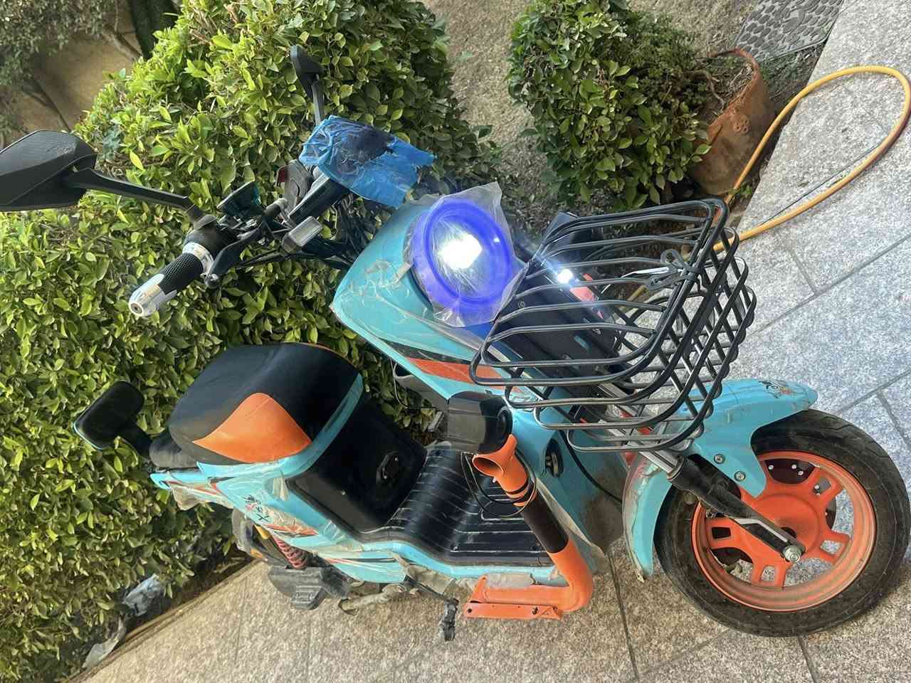 السلام عليكم دراجه شحن X900 للبيع بصمتين ومفتاح مواصفات رجوع للخلف لايت امامي زنون نشره ضوئيه سماعات ثنين دبل إشاره بلوتوث نظام تثبيت سرعه وحاملة موبايل ومخرج آيسي 3 ودكمه تكشف لعطلات وسرعتها 100 حقيقي حجم 20
للتواصل على لماسنجر أو على لرقم ***********
لسعر٥٥٠ ألف
