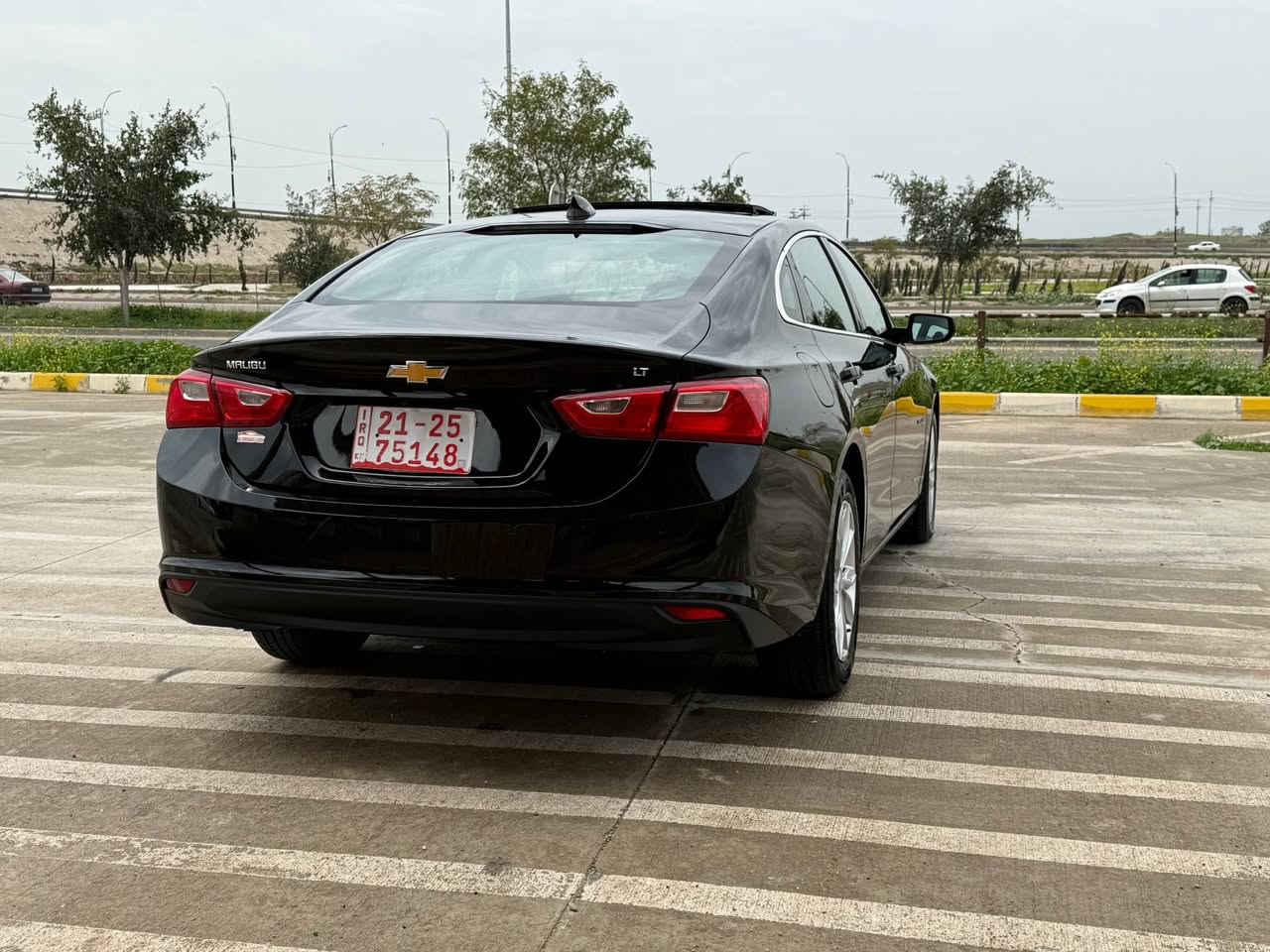 السلام عليكم

للبيع سيارة شوفرليت ماليبو Lt1 

موديل : 2024 موديل 

رقم كاتي   التحويل للمشتري 

صور الحادث معا المنشور 

مواصـفـات :-

بانوراما 

1- بصمة تشغيل وبصمة أبواب وبصمة جنطة

2- تشغيل عن بعد 

3- اوتو ستوب

4- تبريد قطعتين أمامي وخلفي 

5-كشنات أمامية تدفئة السائق والراكب

6- كشن السائق كهربائي

7- شاشة جبيرة كار بلي واندرويد اوتو

8- كامرة خلفية دوارة على حركة الستيرن

9- محرك 4 سلندر 1500 تيربو على وضع شركة مكفول

10- كشاف LED نهاري اوتو

11- لايتات عدسة

12- ويل كب حجم 18 

13-تحكم استيرن جهتين بالتحكم بأيعازات الصوت مع مثبت للسرعة ع طريق الخارجي

وحساس خلفي 

14- رادار امامي خلفي جانبي

15- مانع تصادم امامي خلفي 

. مكان السيارة كركوك 

للاتصال على الرقم***********. كركوك, العراق
