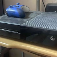 اكس بوكس ون فات الجهاز نضيف كاملة ملحقاتة يجي ويا يدة وحدة وقرص جي تي ...