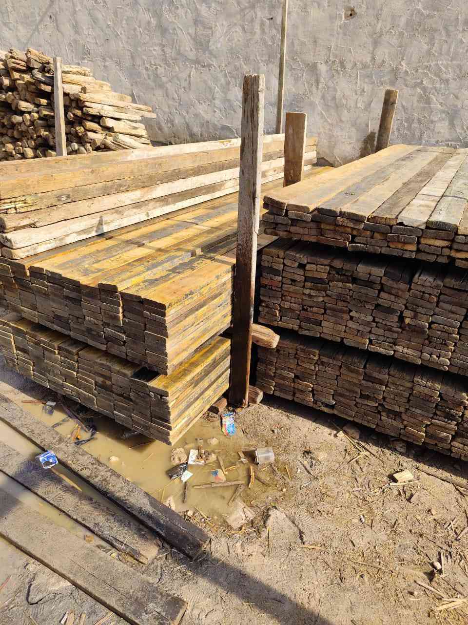 سلام عليكم قالب خشب للبيع لوح مشتغل شغله وحده العدد 13 مكعب ونص العنوان بابل سعر مناسب كلش الرقم ***********
