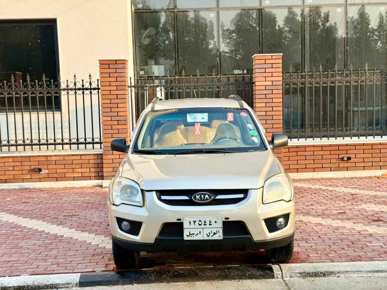 سلام عليكم للبيع سبورتج مديل 2009 وارد خليجي سياره بيه صبغ 3 قطع والباقي مكفوله مكينه وكير مكفولات حداديه تخم تاير تبريد ثلج موصفات تحكم ستيرن شاشه كامره حساسات شاير مري مثبت سرعه داخل بيجي ويل كب كروم يداد نيكل سياره جديده وجاهزه من كلشي وشرط سياره احله من صور السعر 95 وقابل التفاوض الستفسار نتصل ***********مكان سياره كربلاء مكلف بلنشر
