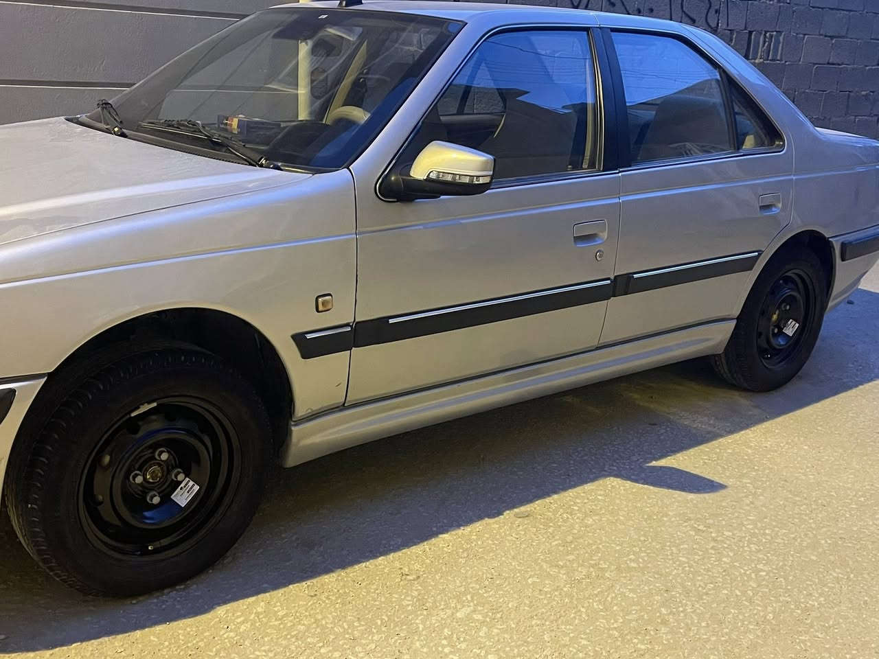 بيجو موديل ٢٤ماشيه ٢٣السياره بيهه ٥قطع بجم وقبق جنطه وجاملغ خلفي اثر بريك مفاجئ السياره بأسمي رقم بغداد مكاني كربلاء تبريد تدفئه داخلهه السياره جاهزه ومعمره وبعدني ماصابغ السعر ٦٥اتصل ***********
