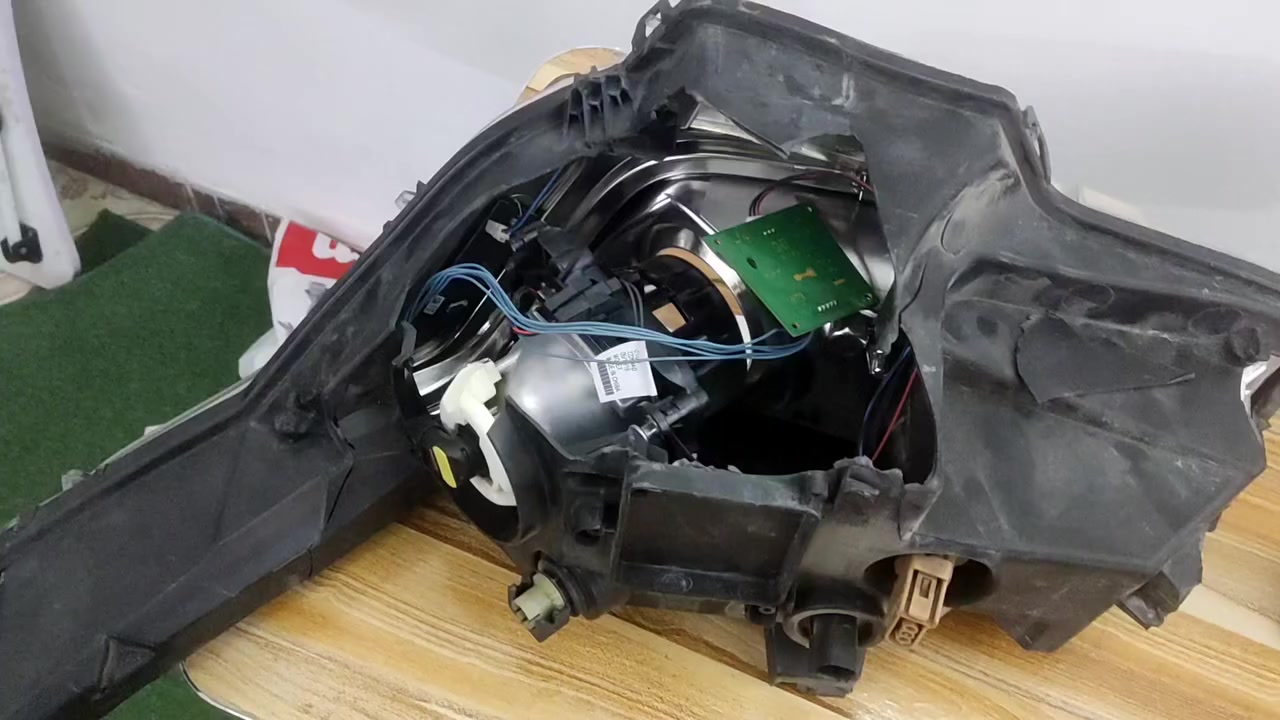 السلام عليكم ورحمه الله وبركاته
مازدات جمسي اكاديا موديل 17 و 18 و 19 اصلي تفصيخ بيها بس تك الظهر مكسور موضح بالفيديو السعر 340 الف الاتصال على الرقم *********** بي واتساب
