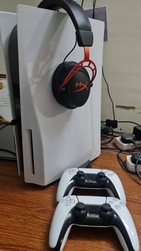 بلي ٥ • نظيف جدا • ٢ جوستيك اصلي