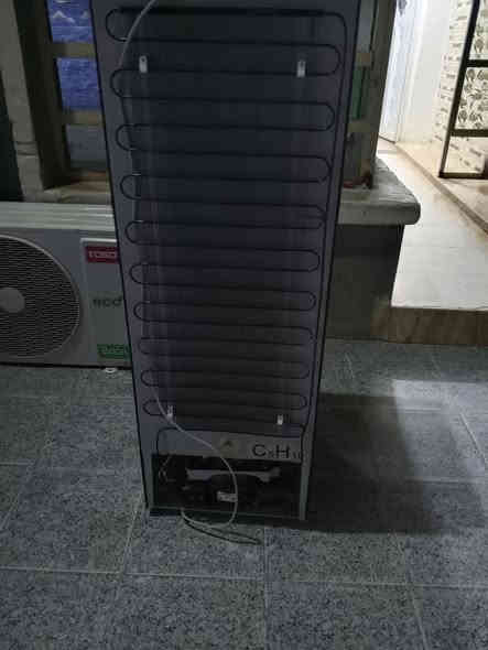 السلام عليكم ثلاجه للبيع بسعر 200 ***********
