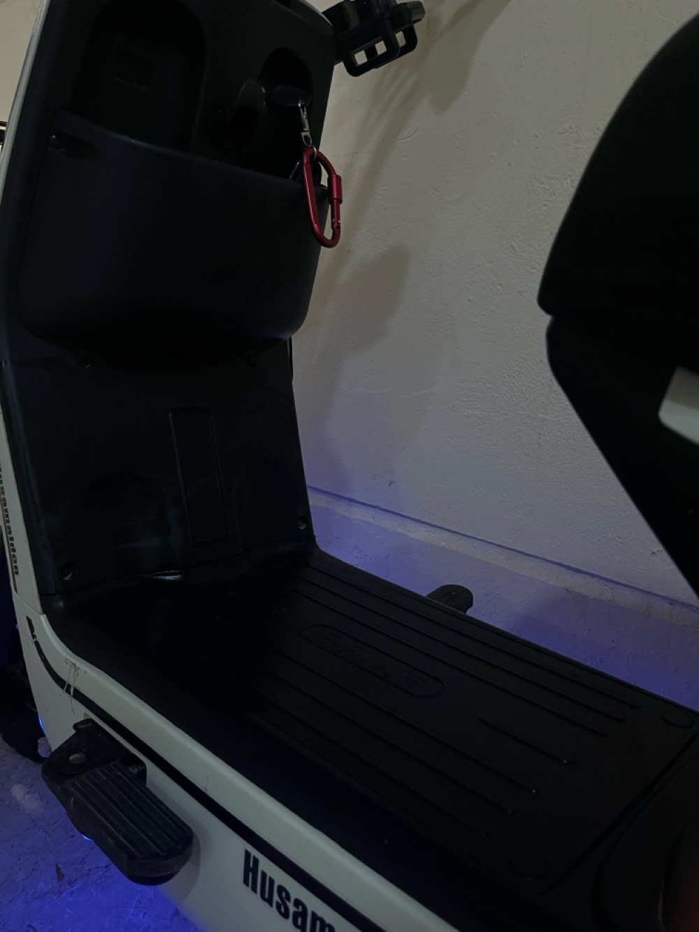 دراجه شحن كلاسيكي
حجم 10 في 275
اسم الموديل كلاسيكي
4 بطاريات كبير قياس 20 ابيرمأأ V
ملف 500 واط *
نقطع مسافة 45 كيلو متر حقيقي
مواصفات
أم بي اثري
لايت +لد نهاري
اشاير خلفي أمامي يمين ويسار
4 دواسات خلفي امامي
4 دبلات خلفي امامي حاطا ٧
دبل استان وسط وخلفي تشغيل واطفاء عن بعد مانع سرقه انذار كشن منفصل
قفل كهربائي
ابريك حساس بنزات خلفي امامي
الموقع !بغداد جميلة قرب علوة 58 قرب سوق الرضوي
الاستفسار ***********
التعليق بشكل عام...