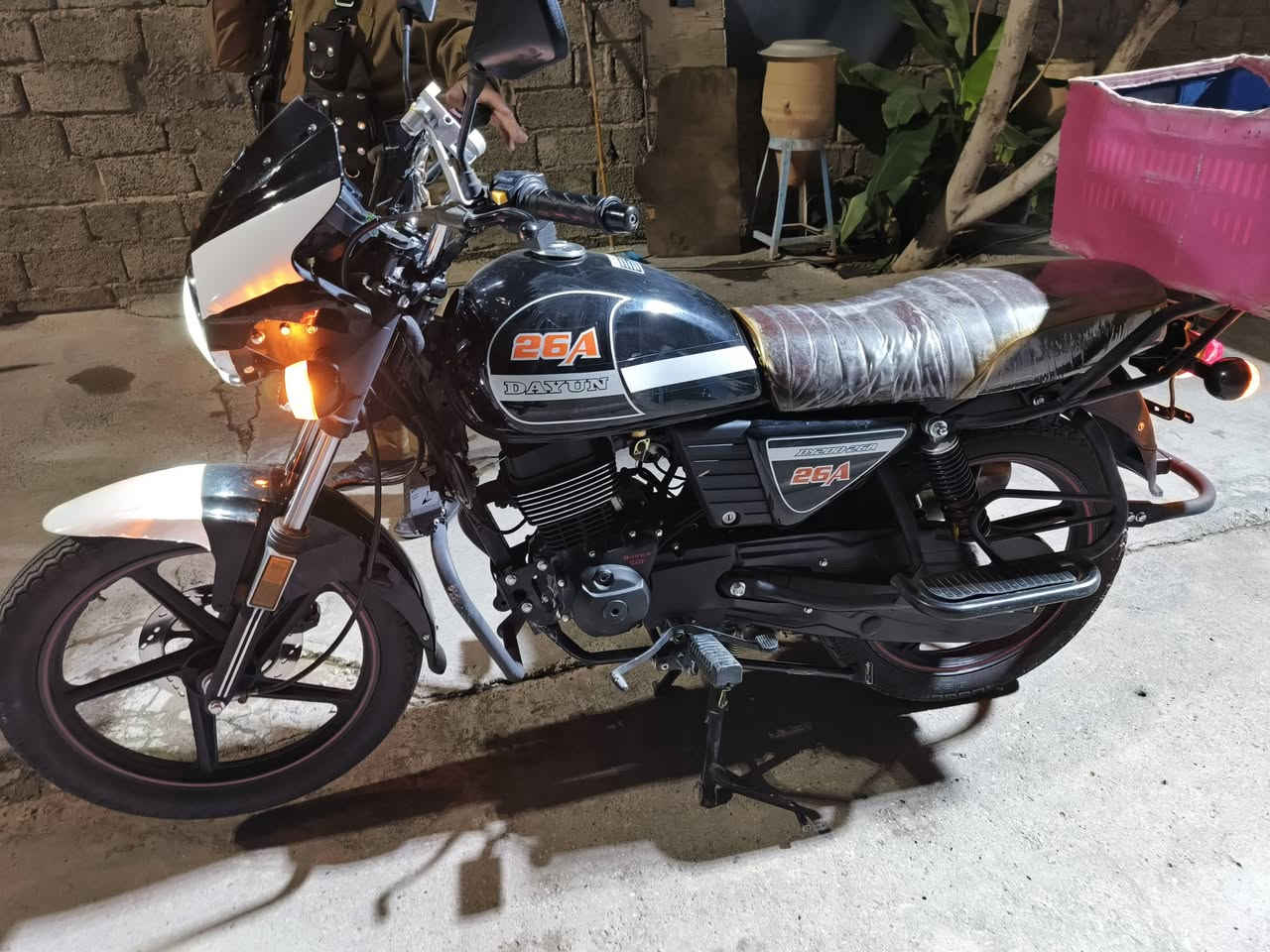 سلام عليكم دراجه ديوان للبيع موديل ٢٥ مكينه ٢٠٠ رقم اربيل دراجه فول مكفوله أي نقص مابيها احلا من الصوره مكاني ديالى التحرير السعر 2500000 وبيها مجال رقم الهاتف ***********
