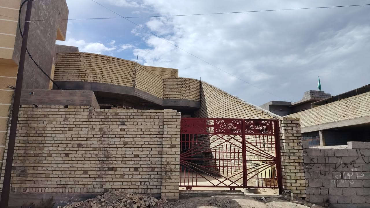 بيت زراعي مساحته ٢٣٠ متر
يحتوي غرف نوم ٢ وساحه درج واستقبال ومطبخ
وصحيات عدد ٢ استفسار ***********
