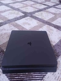 بليستيشن فور ps4  سلم اونلاين  للبيع الجهاز كلش نضيف استعمال قليل امان...