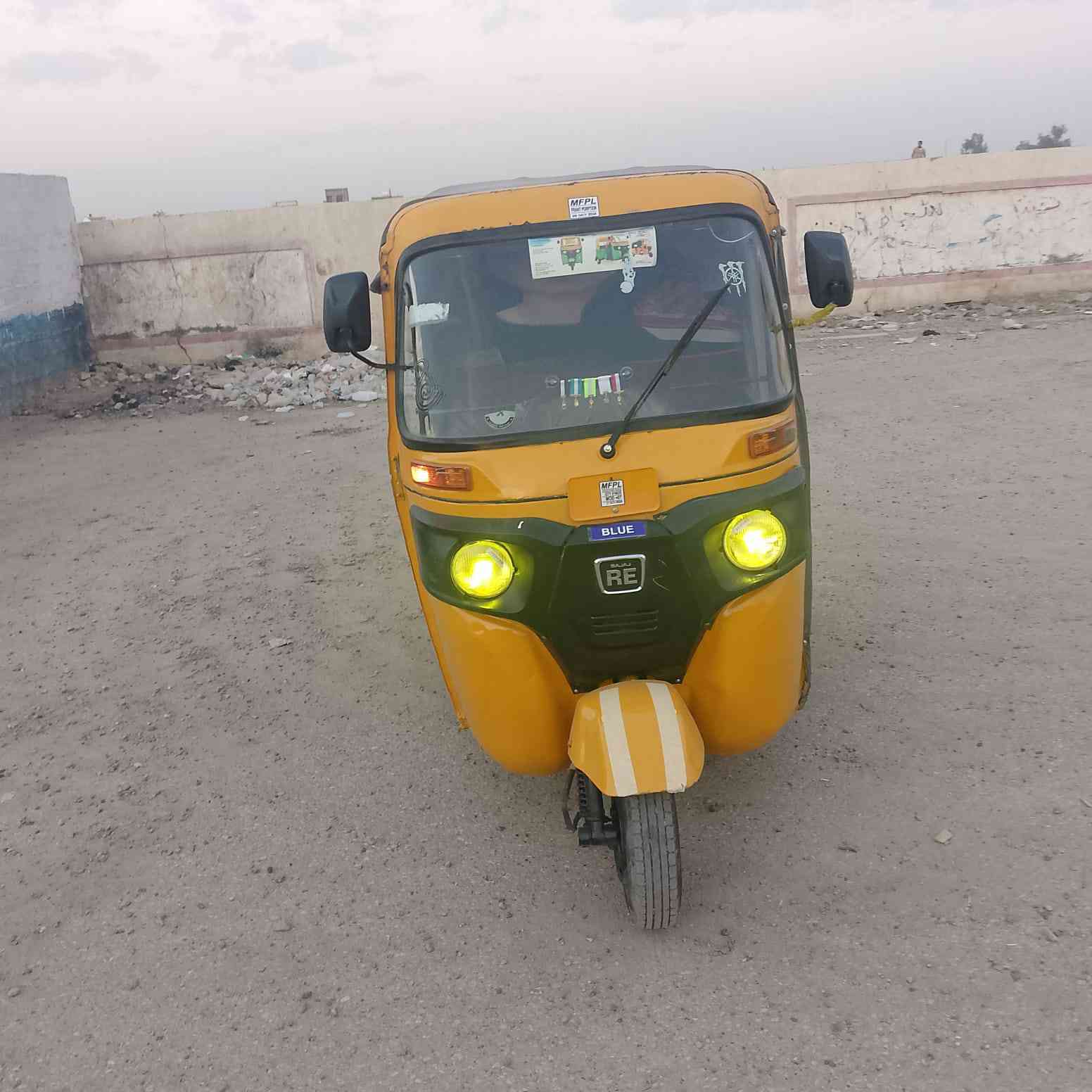 سلام علكم تكتك موديل ١٧تكتك خير من الله كبل لشارع سعره ٢٩٠٠او بيه مجال مكاني بغداد مدينت صدر الحميديه ***********
