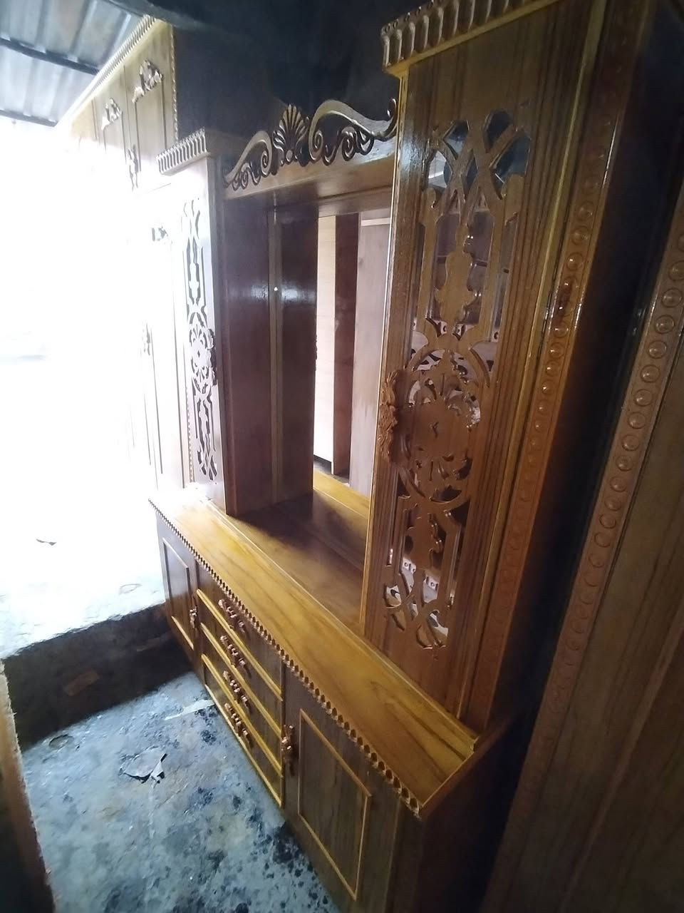 غرفه 5 ابواب. ابراج ملحق جديدها صاج 5مليم نقش زان يدات زان السعر 900 فقط بدون معامله العنوان موصل باب جديد داخل ساحة نادي الفتوه الرياضي مقابل افران السيد *********** اسيا ***********
