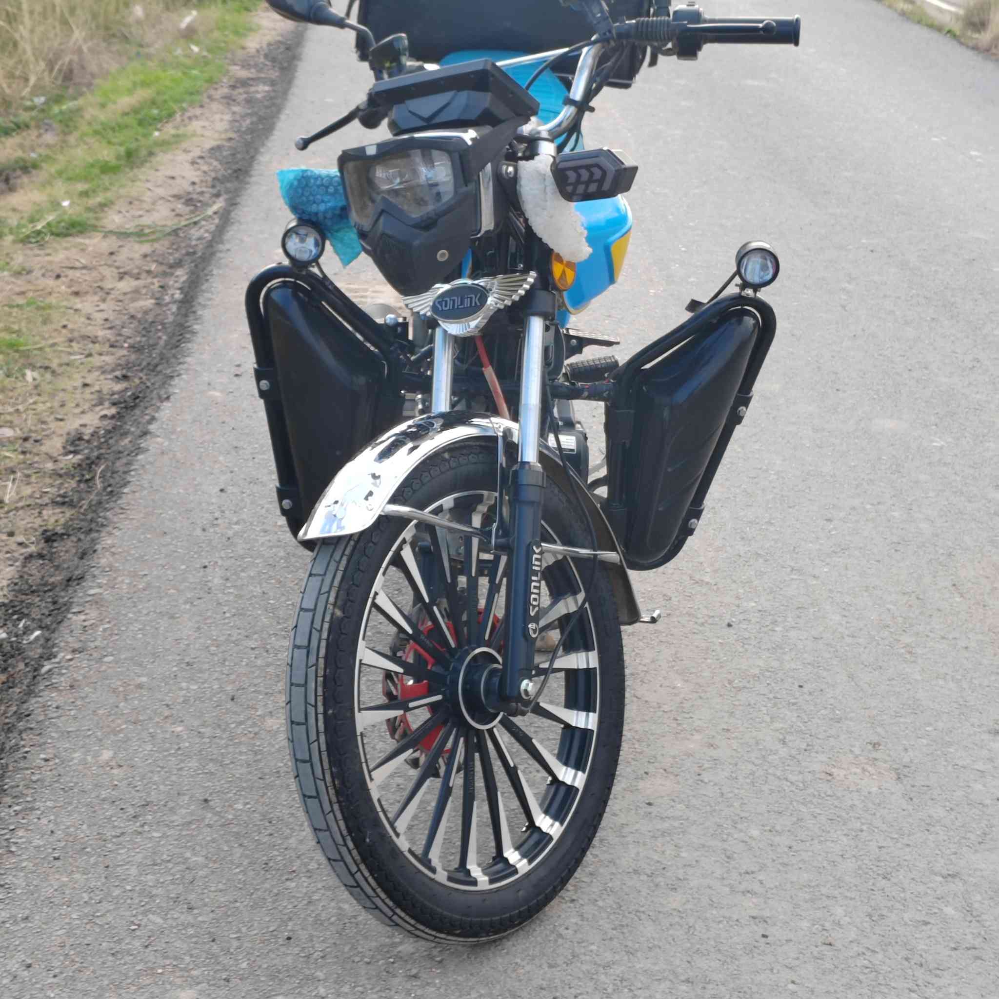 اسلام عليكم دراجه سونك موديل 25 امانت الله الدراجه نضيفه وحلوه وتعال انته وشوف ملاحظة الدبل الوره طاك عنواني بغداد التاجي للاستفسار ***********
