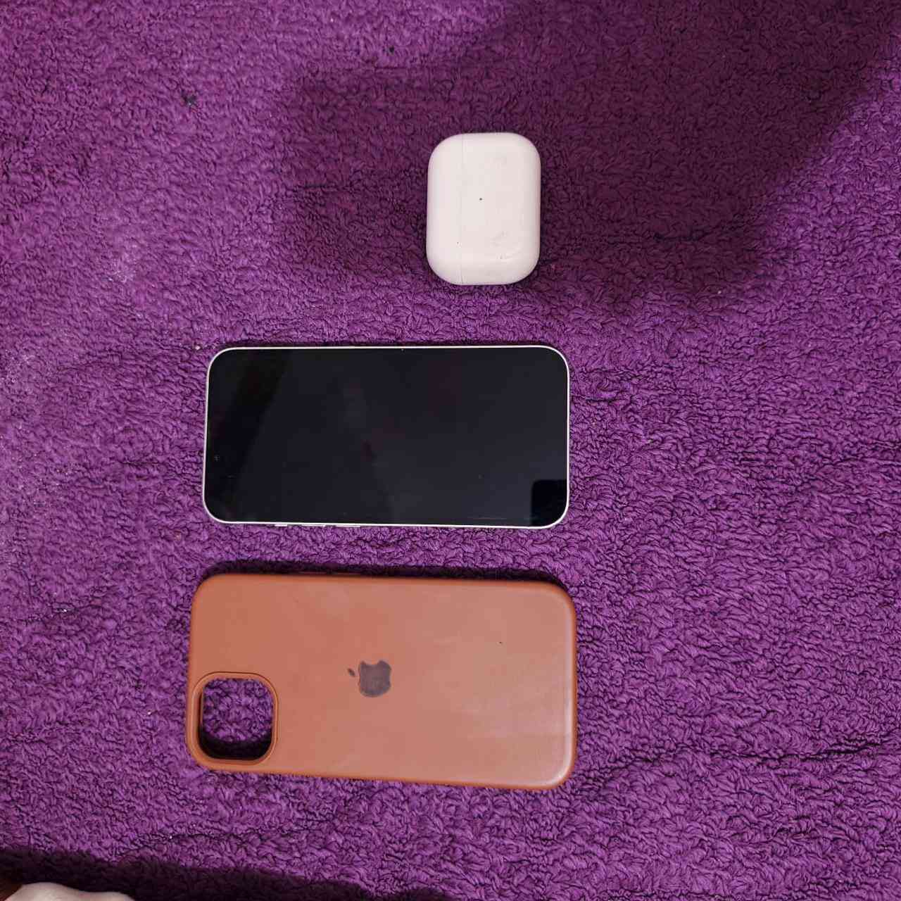 سلام عليكم أحبتي
.
١-📲 أيفون ١٣ عادي كامرتين
٢-الذاكره ١٢٨
٣-ألون وردي على أبيض تقريبا
٤-الجهاز مبدل شاشه أصليه وكاله وين ما تريد افحص تلاث اخطوط 
٥-نسبه البطاريه ٧٨
الله شاهد الشحن كل الزين بدون مجامله 
٦-مع جميع الملحقات شاحنه وكيبل عاديات بس شحنهن زين 
٧-سماعه أيربود وكفر مبايل ويا الجهاز 
٨-مثل ما تشوف نضافه الجهاز كلش نضيف ما بي اي خدش 
٩-الفحص يكون بس من تشتري من يمي انت تشوفه كدامي 
المكان بغداد البلديات 
السعر يكون ٤٣٠ بي مجال
كلشي شغال كامرات +خط+انترنيت انتصال كلشي


**إذا كنت صاحب هذا الإعلان وتريد حذفه لأي سبب، رجاءا أرسل رسالة إلى الدعم الفني**