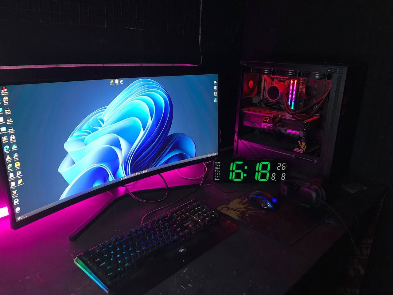 تجميعه فول وشاشه مقوسه 4k
المكان بغداد ***********
R9 5900x 
ram 64 
m.2 512 g4
hdd1t
rtx 4080 super 16 
x570 
360 ml
