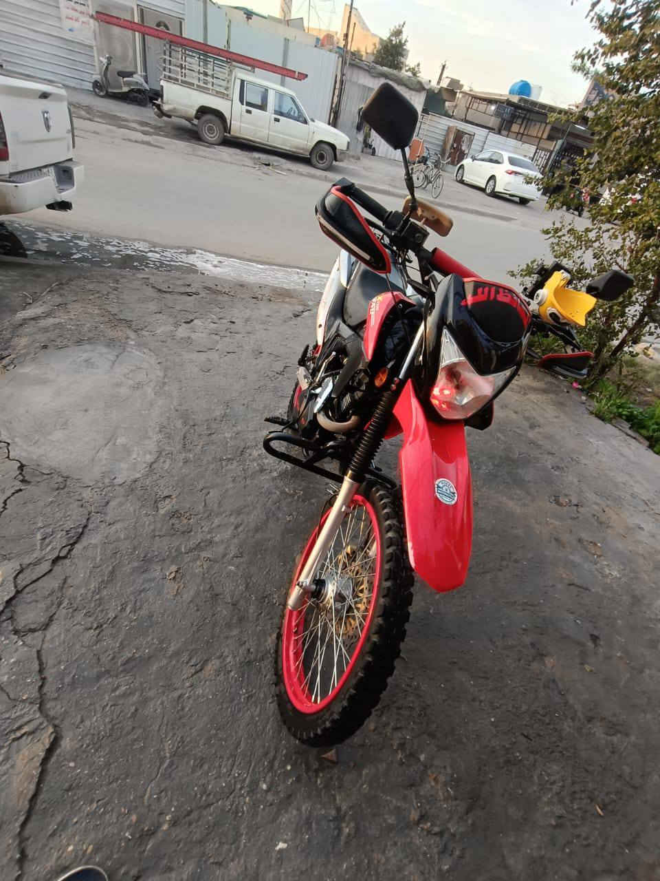 السلام عليكم دراجة قفاز للبيع مكينه 200 ماشيه 50000 با اسم الشركه بعدها تحويل ثاني يوم السعر 2500 وبيها مجال مكاني البلديات تواصل على الرقم ***********
