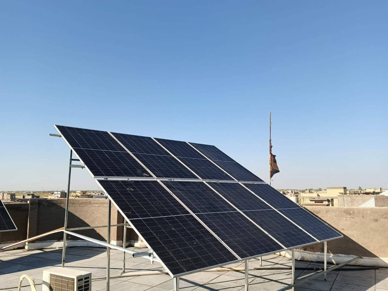 ‏موقع العمل : بابل / الحصوه ( العوجة )
‏🤵للأخ ( عبدالله التميمي  )
‏
‏🚀🚀 هذه المنظومة قابلة للتطوير إلى 40 امبير 🎉🎉
‏
‏🍁 المنظومة مناسبة لتشغيل : سبالت انفيرتر + ثلاجة + مجمده + إنارة + مراوح + أجهزة منزلية 🚀
‏
‏بجهود المهندس الاختصاص ( احمد سلمان الخفاجي احمد الخفاجي     )
‏
‏🏡 منزل آخر  يودع انقطاع الكهرباء بمنظومة طاقة شمسية بقدرة 30  إلى 35 امبير  نهاري 🌜 ليلي 🌑
‏
‏🍁 أجزاء المنظومة :- 🍁
‏📍 الانفيرتر Rising 11kw  ضمان 3 سنوات
‏📍 16k with bms بطاريات عدد 2 ضمان 5 سنوات
‏📍Longi hemo-X10 650w الألواح عدد 16 ضمان 10 إلى 15 سنة
‏
‏اي سؤال او استفسار يرجى الاتصال
‏او التواصل عبر الواتس اب 
‏🚀***********🚀
‏🚀 *********** 🚀
‏

